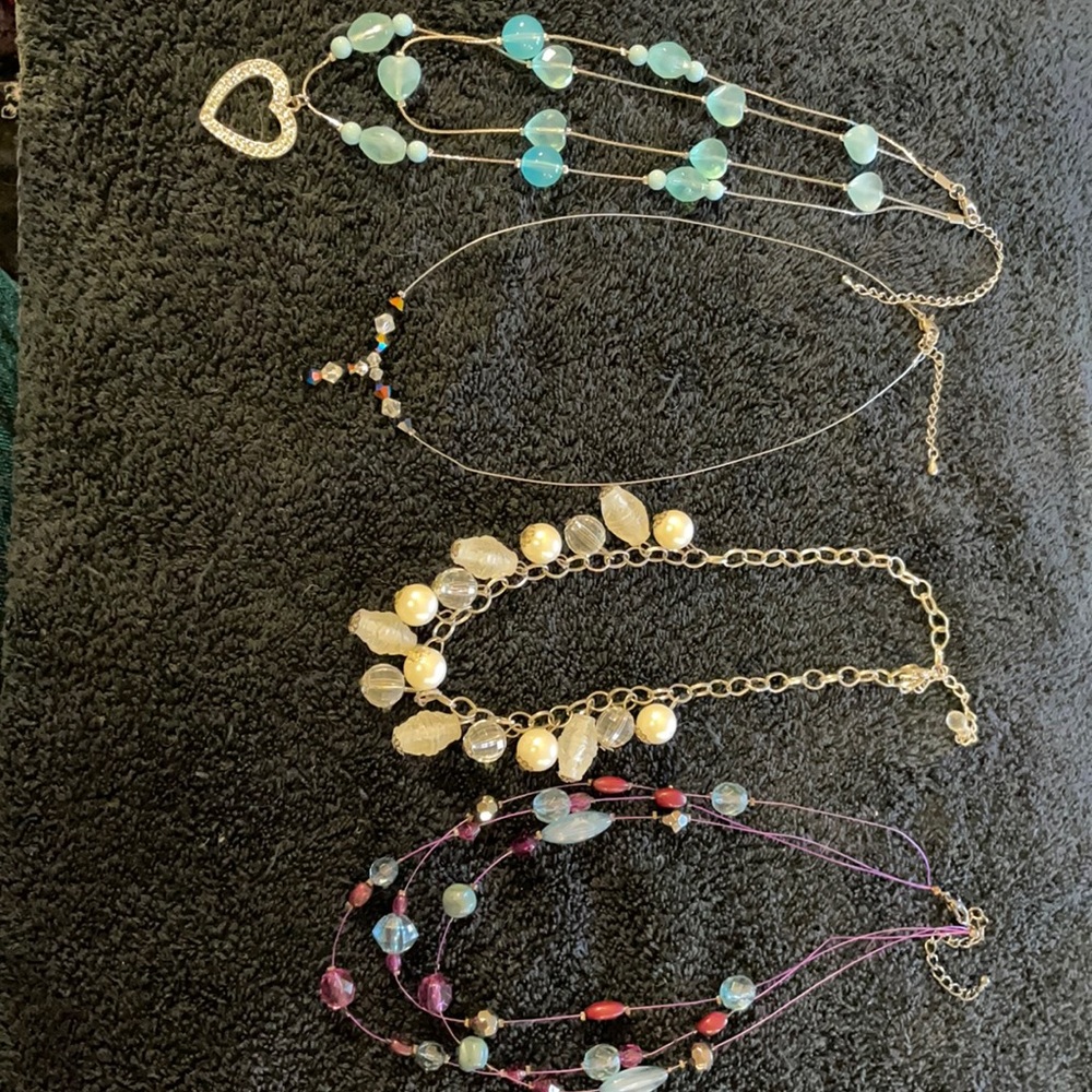🪀4 various beaded necklaces🪀
